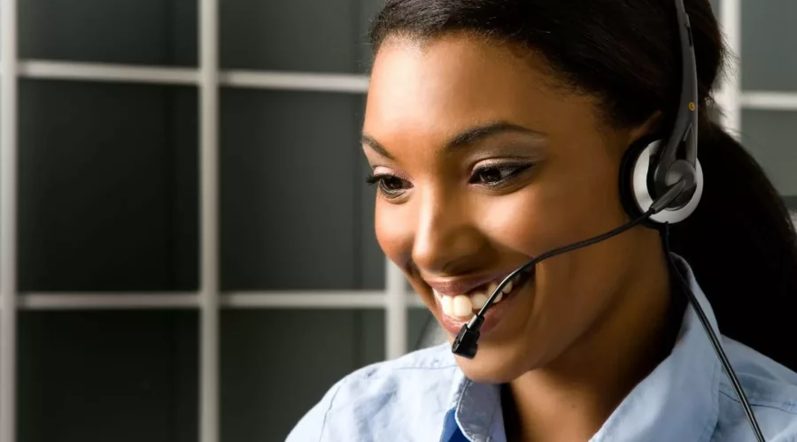 A support agent providing support through live chat on a laptop.